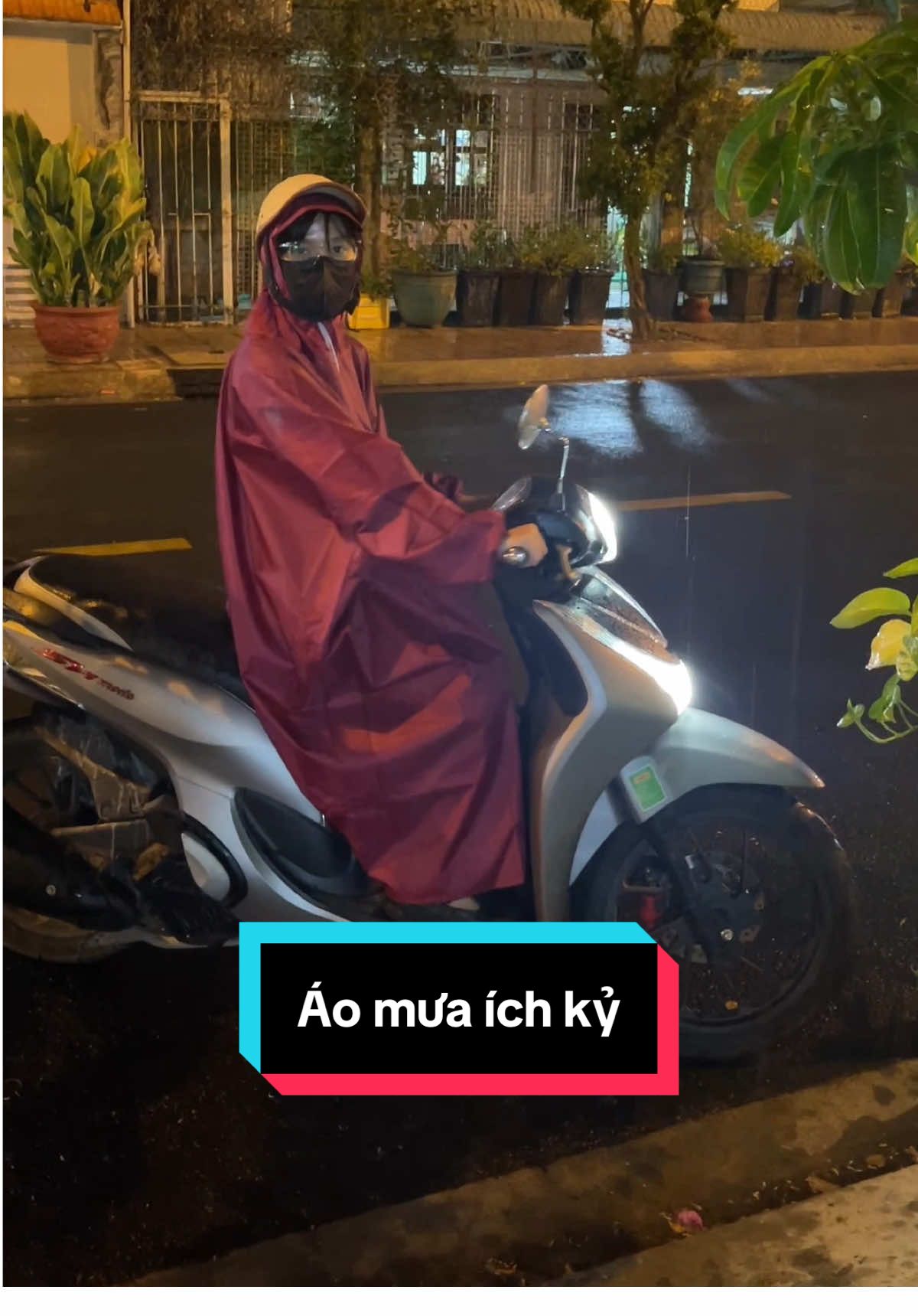 Áo mưa 1 người dáng xuông dành cho các bạn đi xe ga #camcamriviu #aomua #aomuatoanthan #aomuaxega #aomuachongtham #aomuadixemay #aomuadaca 