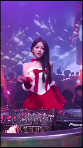 #nhachaymoingay  #xuhuongtiktok2025  #dj #djremix #🎧 #gaixinh #xhtiktok 