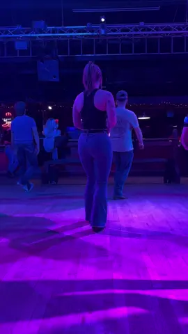 💃🏼 #greenscreenvideo #greenscreen #CapCut #foryoupage #foryou #fyp #linedance #twostep #countryswing #tricks #linedancing 