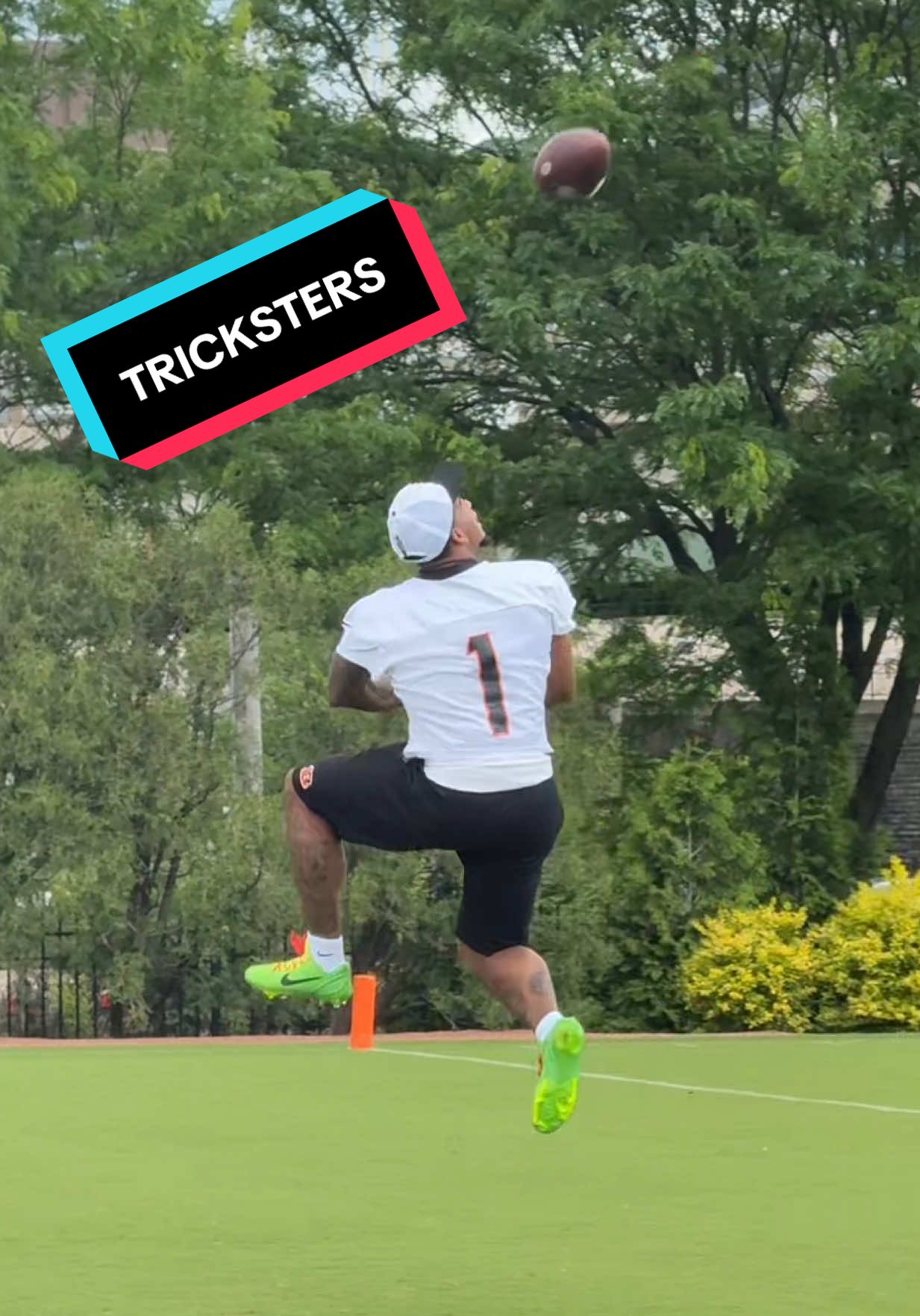 Tricksters!!! #Jamarrchase #teehiggings #chasebrown #andreiiosivas #nfl #trickshot 