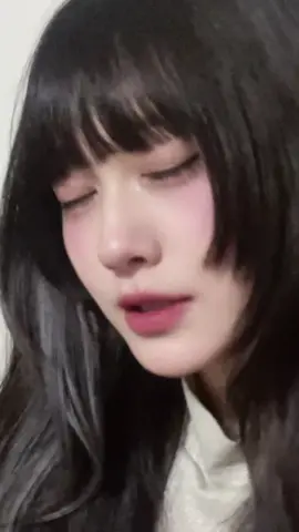 わたし本当に恋愛むいてなさすぎてびっくりしてます。 根本オタクだし結婚願望ないし子供も欲しくないし仕事忙しくしてたい。お互い自立してなきゃ嫌だし、わたしに解決できない問題を相談されてその上関係ないのに癒しとか求められても困る。 友達とかは大丈夫だけど恋愛対象の人と接触するの得意じゃなくてその時点で終わり感じてる。オタクバンザイ。  ちなみにこのタイプの価値観の人、人生で1人しか出会ったことない、しかも10個上。勘弁して。 #おすすめ #fyp #fypシ #05 