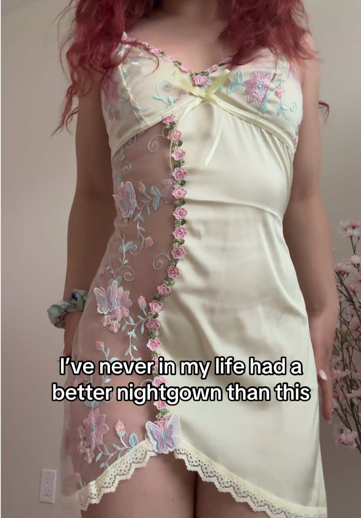 Everything about it is so feminine and fairy like 🧚‍♂️ 