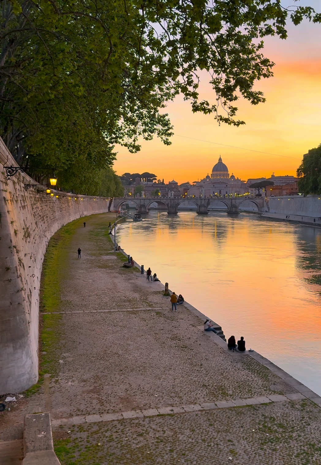 Che fantastica storia è la vita ❤️‍🔥 📍Roma @Antonello Venditti Official 🎧 #roma #tramontiromani #tramontibellissimi #tramontobellissimo #tramonti #sunsets #sunsetlover #chefantasticastoriaélavita #antonellovenditti #rome #italy🇮🇹 