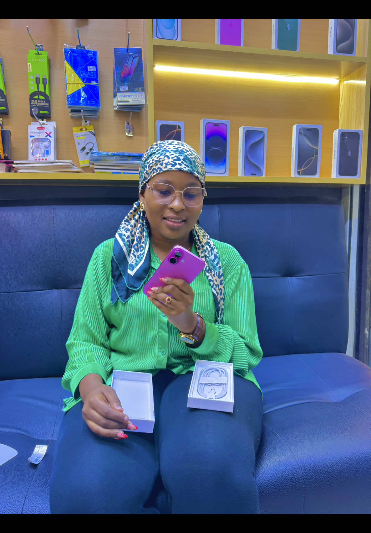 Unboxing iPhone 16 plain 🌸        COME & SHOP WITH US 🙏#tanzania🇹🇿 #kenyantiktok🇰🇪 #foryoupage #iphone#16 