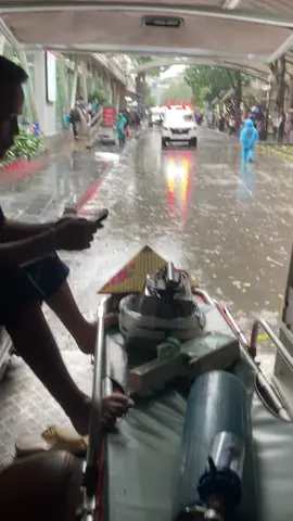 Mưa gió không ngại đón bệnh nhân A9 Bạch Mai 🚑🚑🚑 #vanchuyensieutoc #CapCut #vanchuyennguoibenh #115 #capcuu #911 #xuhuong #a9bachmai 