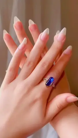 استمتعي بضوافر أطول وأقوى وغيري شكل ايديكي 180 درجة للأفضل!💅😍 كيرانيلي سيروم اول سيروم طبي بتقنية الـ BLP مخصص لطول الأظافر وعلاج تلفها وتقصفها في حالات ضرر الهارد جيل والاكليرك مرطب ومرمم لمنطقة ال cuticles حول الاظافر.💅🏻 - oils free 💧 غني بالبيوتين، ليبزومل كافيين والبانثينول وفيتامين E مع المستخلصات الطبيعية زي اليلانج يلانج✅ -لا يكون طبقة عازلة تمنع الوضوء اطلبيه دلوقتي من خلال الرسائل او من خلال رابط الويبسايت! https://avenscosmetics.com/product/nail-serum/