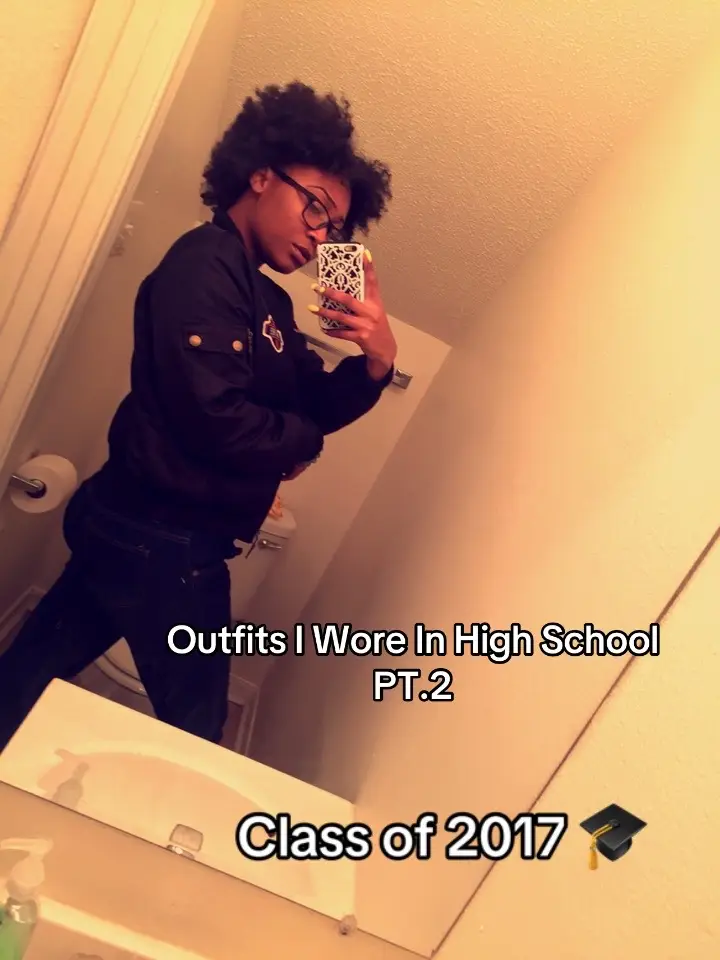 Part 2 of outfits I wore in high school  #fashion #throwback #classof2017 #outfitinspo 