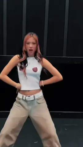 #MEGAN :: fancam | katseye megan dacing to gnarly in a… different way || tags :: #megan #katseye #gnarly 