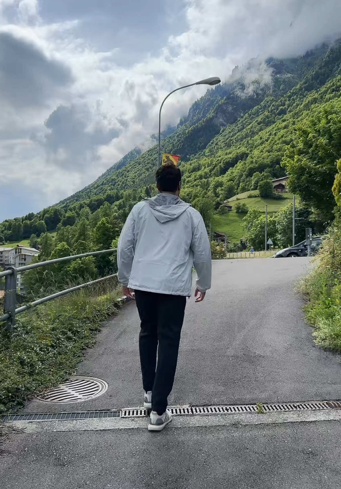 Write in the comment what comes to your mind when you watch this video 📝 👇🏻