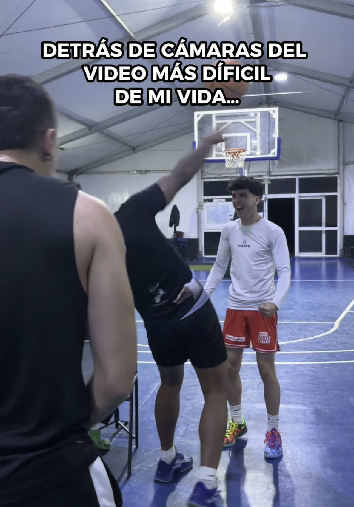 Cuando grabas a las 4:00 de la mañana pasan estas cosas… @Herson La Pantera @gerigri  #baloncesto #fyp #detrasdecamaras 