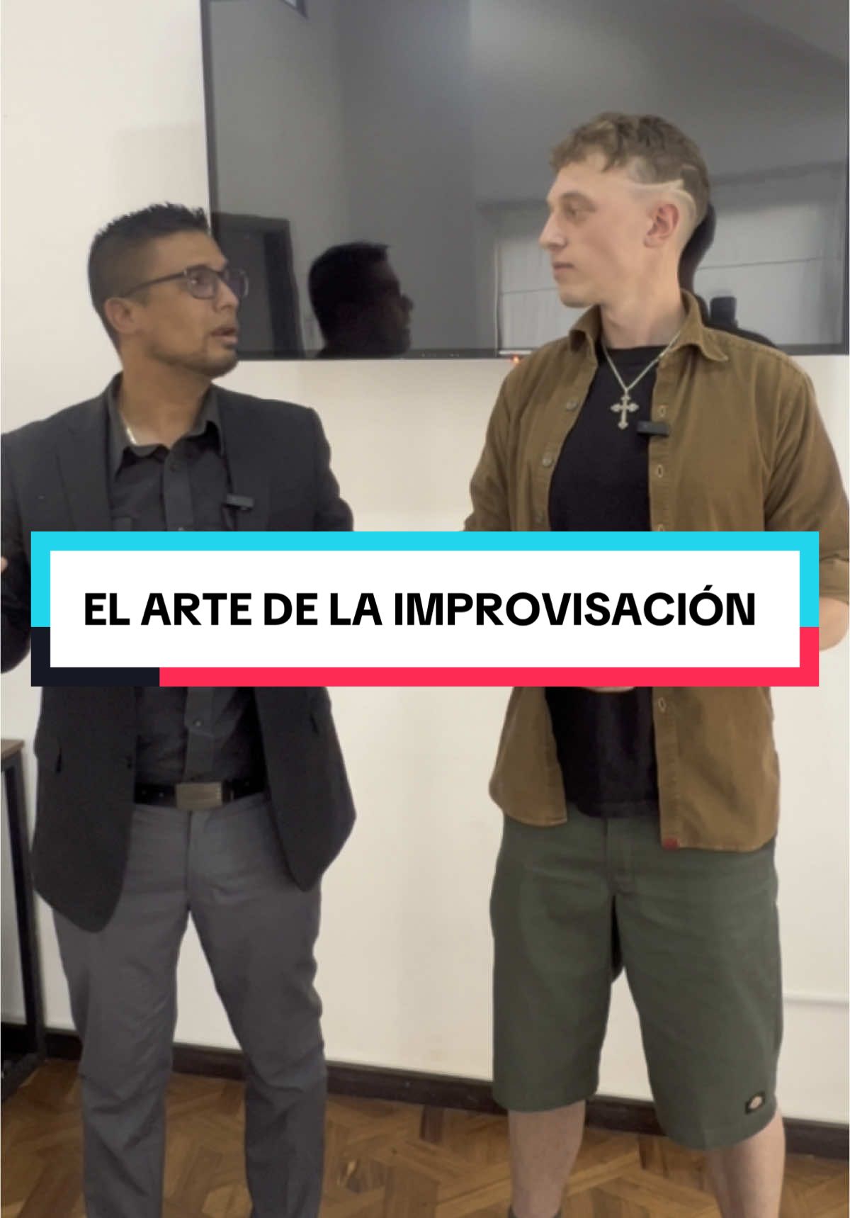 Enseñándole el arte de la improvisación en la oratoria a @Un Boliviano Más 🇧🇴  . . #oratoria #conferencias #hablarenpúblico #capacitaciones #cursodeoratoria #bolivia🇧🇴 #venezuela🇻🇪 #londres🇬🇧 