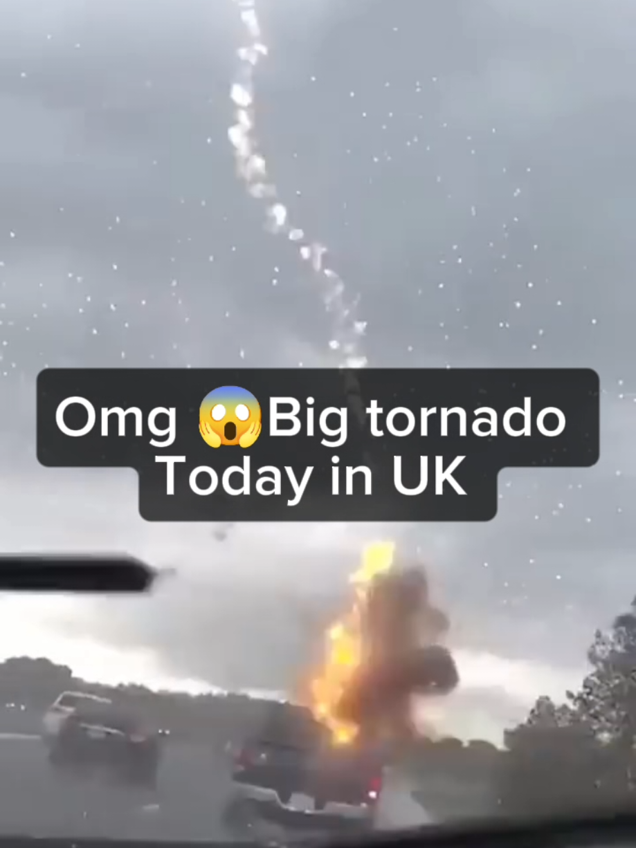 OMG big tornado come today in UK  #thunderstorm #strom #thunder #2025 #tornadowarning #disasters #tornadoes #unitedkingdom 