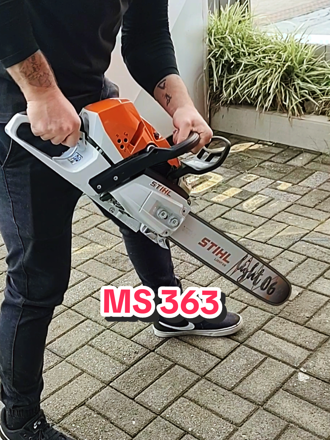 Motosserra MS 363 Stihl. Potência, leveza e economia. Tudo em uma máquina só. #stihl #maquina #motosserra #trabalho 