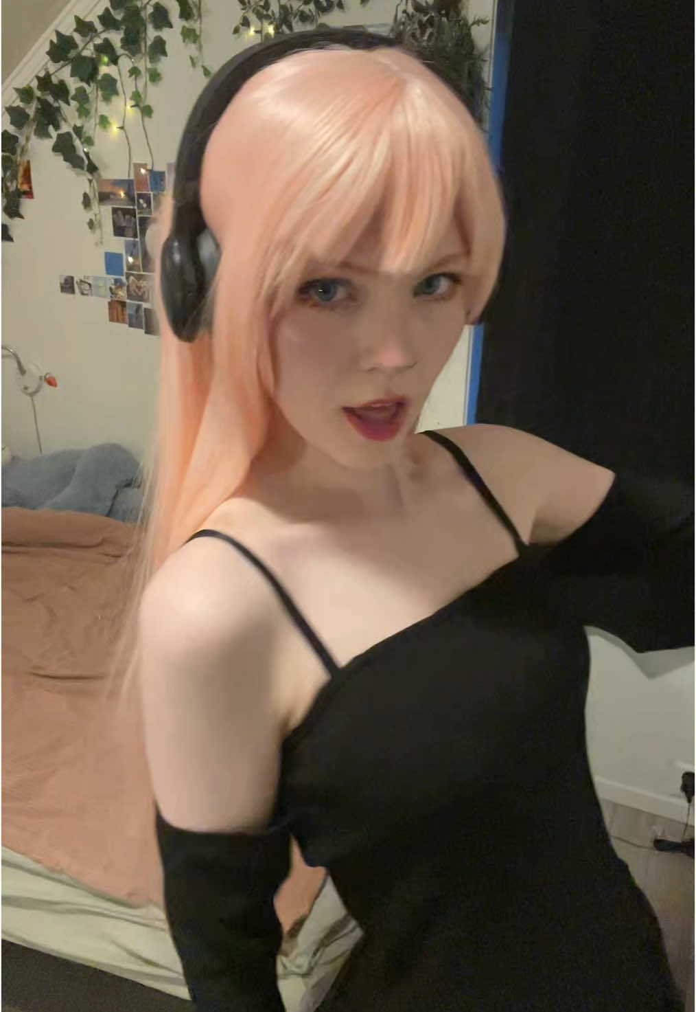 Yes girl eat those lyrics up #lukamegurine #lukamegurinecosplay #vocaloid #vocaloidcosplay #cosplay #lukacosplay 
