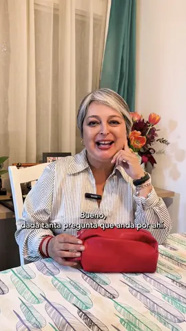 ✨ Muchas me preguntaron con que andaba en mi cosmetiquero👀 Hoy te muestro todo lo que tengo, porque ser mujer en política también es esto: darse un espacio y cuidarse. Entre reuniones, terreno y familia, aquí van mis esenciales. ¿Y tú, qué llevas siempre contigo? 👜