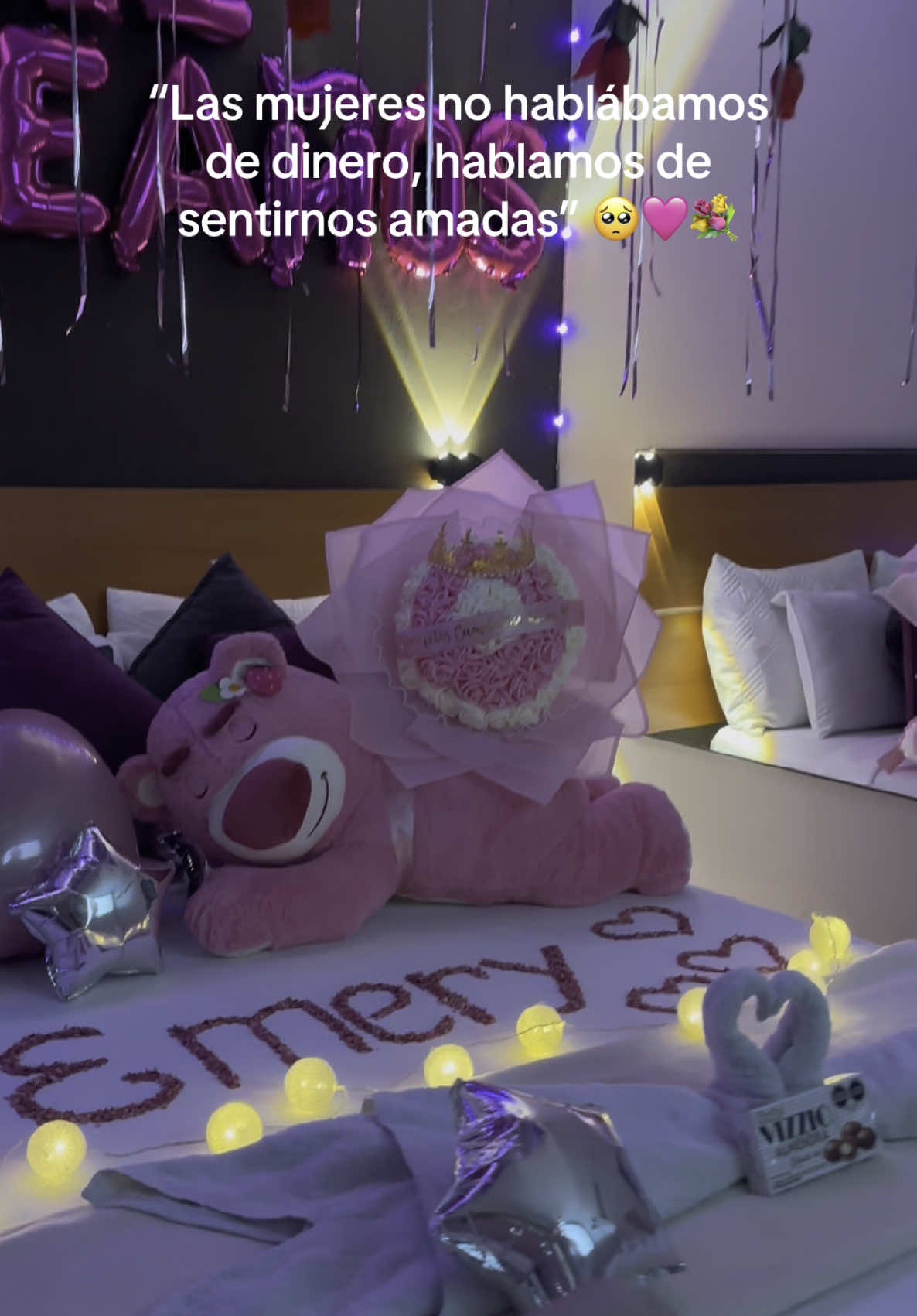 DETALLES QUE ENAMORAN ❤️ ✨ El sueño de todas las girls, que te sorprendan el día de tu cumpleaños 🎁 ❤️‍🩹 #detalles_que_enamoran #teamo #felizcumpleaños🌹🎂🧁🎁🎉🎊 #happybirthday #regalosdecumpleaños #novios #couplegoals #roomdecor #hotelsetup #habitaciondecorada #limaperu🇵🇪 #puentepiedra #amor #osolotso #girls #protagonista #espectadora #sorpresaqueenamoran #flower 