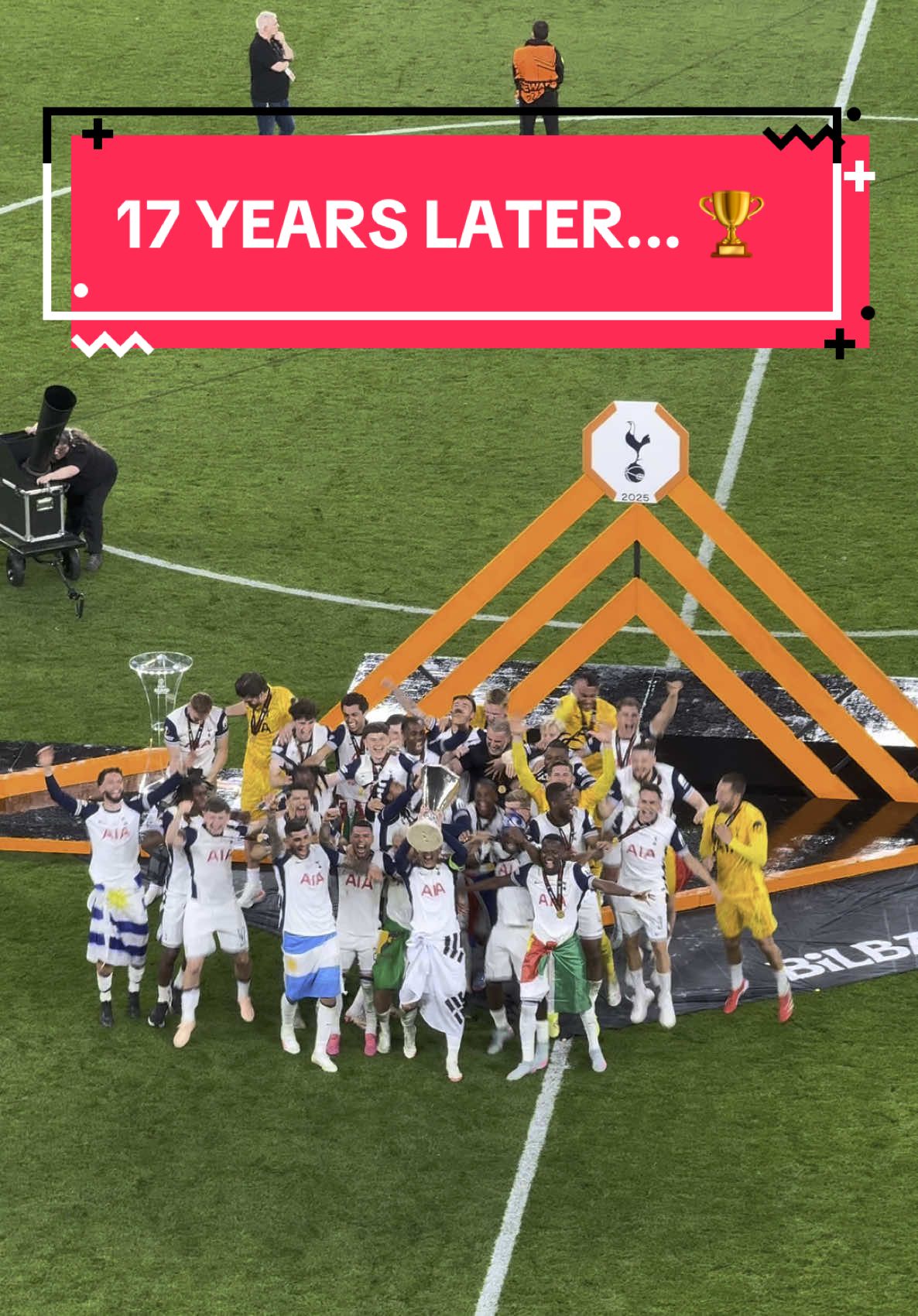 TOTTENHAM HOTSPUR LIFT A TROPHY 17 YEARS LATER! 🏆🤩👀 #sportsontiktok #europaleague #uel #final #tottenham #manchesterunited #africansports 