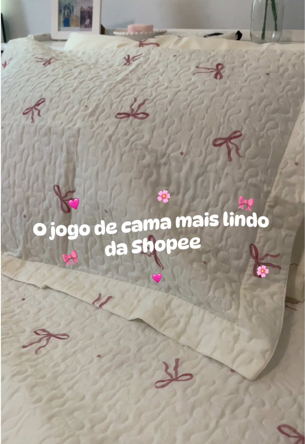 Amiga, se você também ama uma cama com carinha de Pinterest, se prepara pra surtar cmg com esse jogo de cama da Shopee 😩💗✨ #roomdecor #pintereststyle #bedroomgoals #achadinhoshopee #lacinhorosa