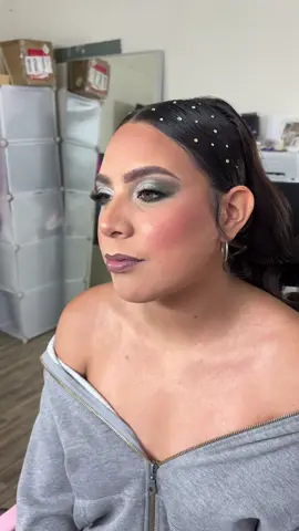 Sin filtro porque no hay necesidad 😉 #promseason #prommakeup #maquillaje #sinfiltro 
