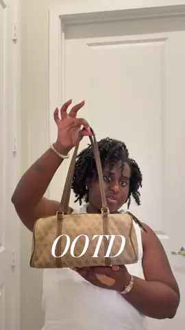 So glad it’s dress season!!  Dress: @Tommy Bahama @Uptown Cheapskate  Sandals: @ALDO Shoes  Bag: @Depop @Dooney and Bourke  Watch x Bracelet: Thrifted Earrings: @Nordstrom Rack  #dallasinfluencer #blackgirlfashion #ootds #springfashion 
