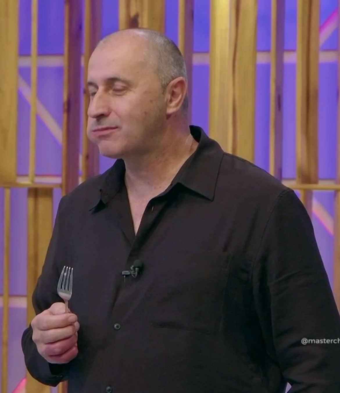 Todos somos Gustavo al intententar dar explicaciones frente al jurado😅🔥 Con su humor característico, nuestro cocinero  intentó conquistar al jurado no solo con su plato, sino también con sus ocurrencias 🤣🍽️ MasterChef Celebrity Paraguay, todos los lunes y martes a las 21:00 hs ⏰ por el @sntparaguay 