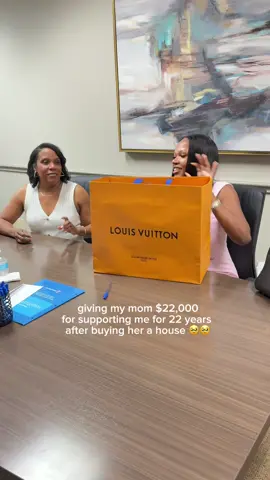 In addition to buying my mom a house I decided to give her $1,000 for every year she supported me. I’m 22 now, and as much as my mom has poured into me, I want to pour back into her. All of her sacrifices were worth it 🥺🥺🥺. Shoutout to $QQQ again for the 22k (: #stockmarketfunded  #fyp #foru #trading #stock #stockmarket #homeowner #Home #CapCut 