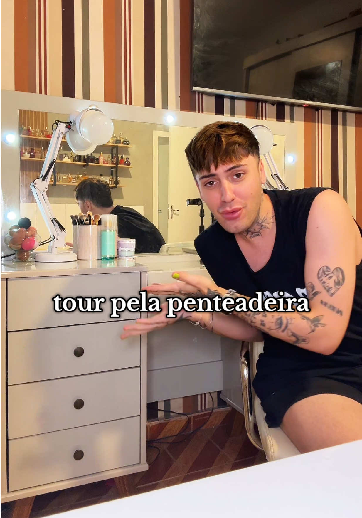 tour completo por minha penteadeira e estoque de produtos 😍🤭 | #tour #penteadeira #maquiagem 