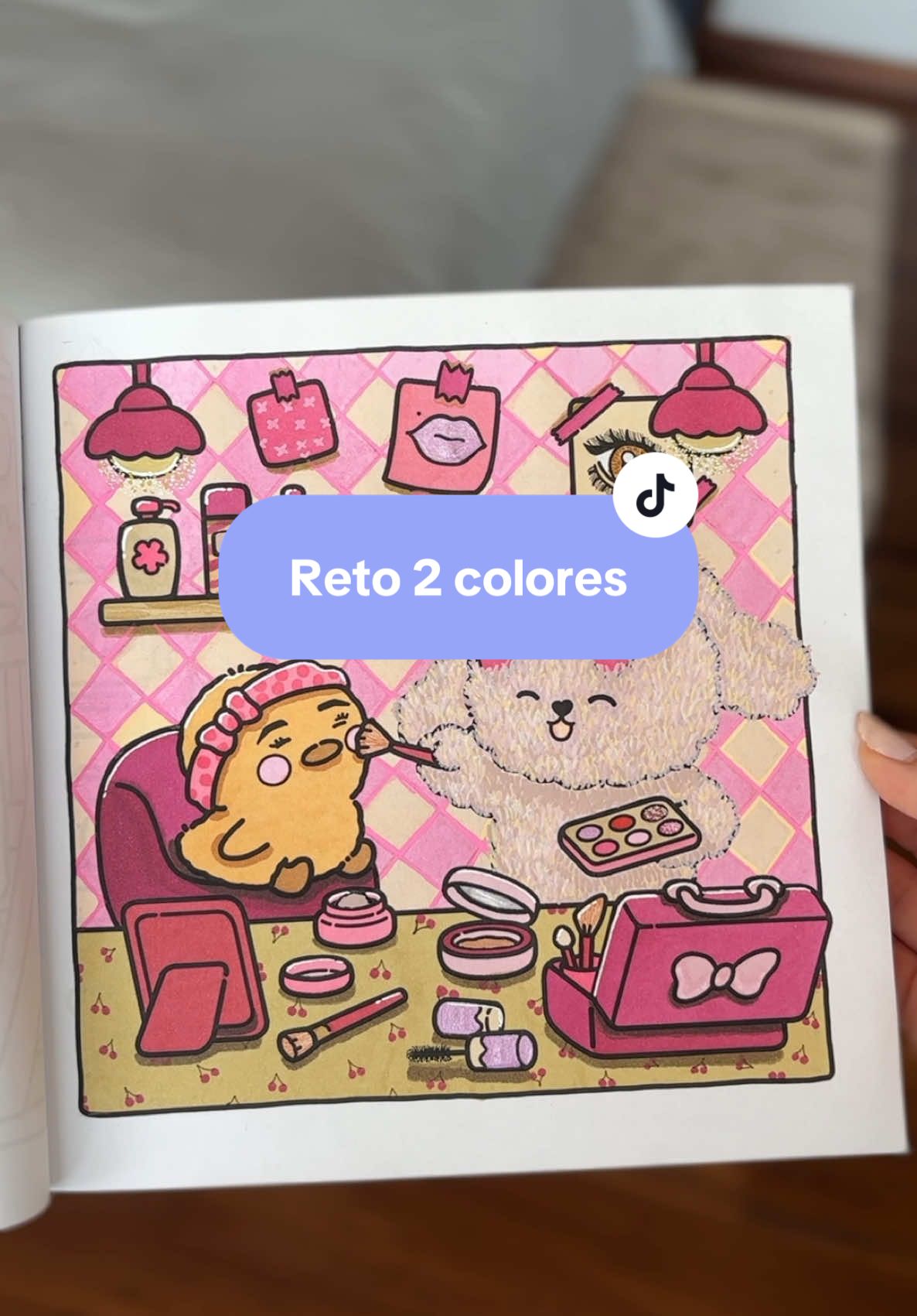 Colorea conmigo - Reto 2 colores 💄🎀 📔Libro: Little Fuzzy - @Southern Lotus Coloring (Amazon) 🖍️Marcadores base alcohol: @Ohuhuart  🖋️Pluma de gel blanca y de colores con brillos: Gellyroll (amazon) 🖊️Marcadores acrilicos: GuangNa (Amazon)