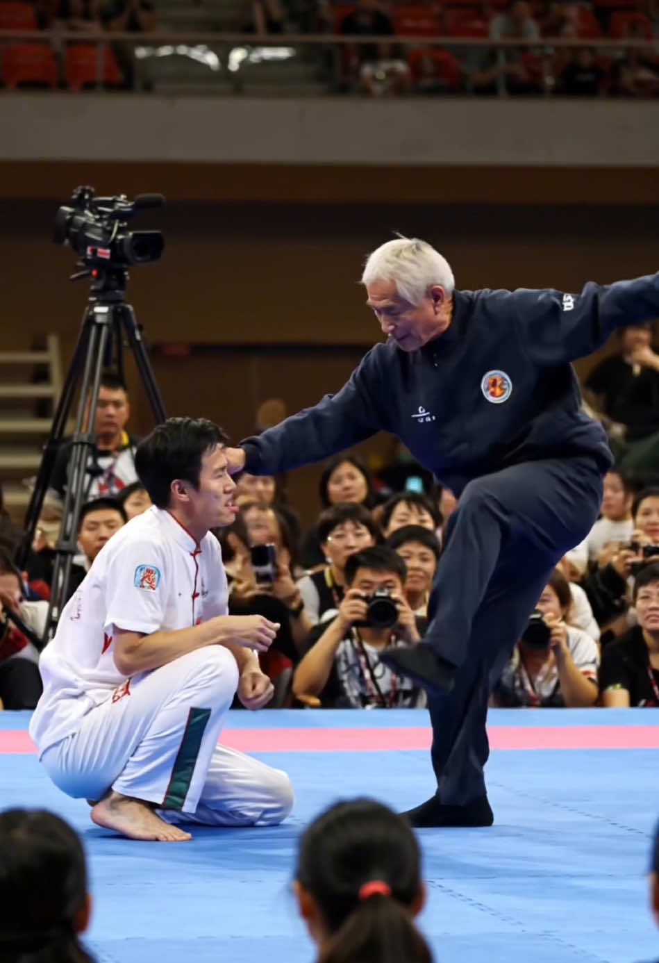 Young people don't know how to respect the elderly#wushu #kungfu #funny #qigong 
