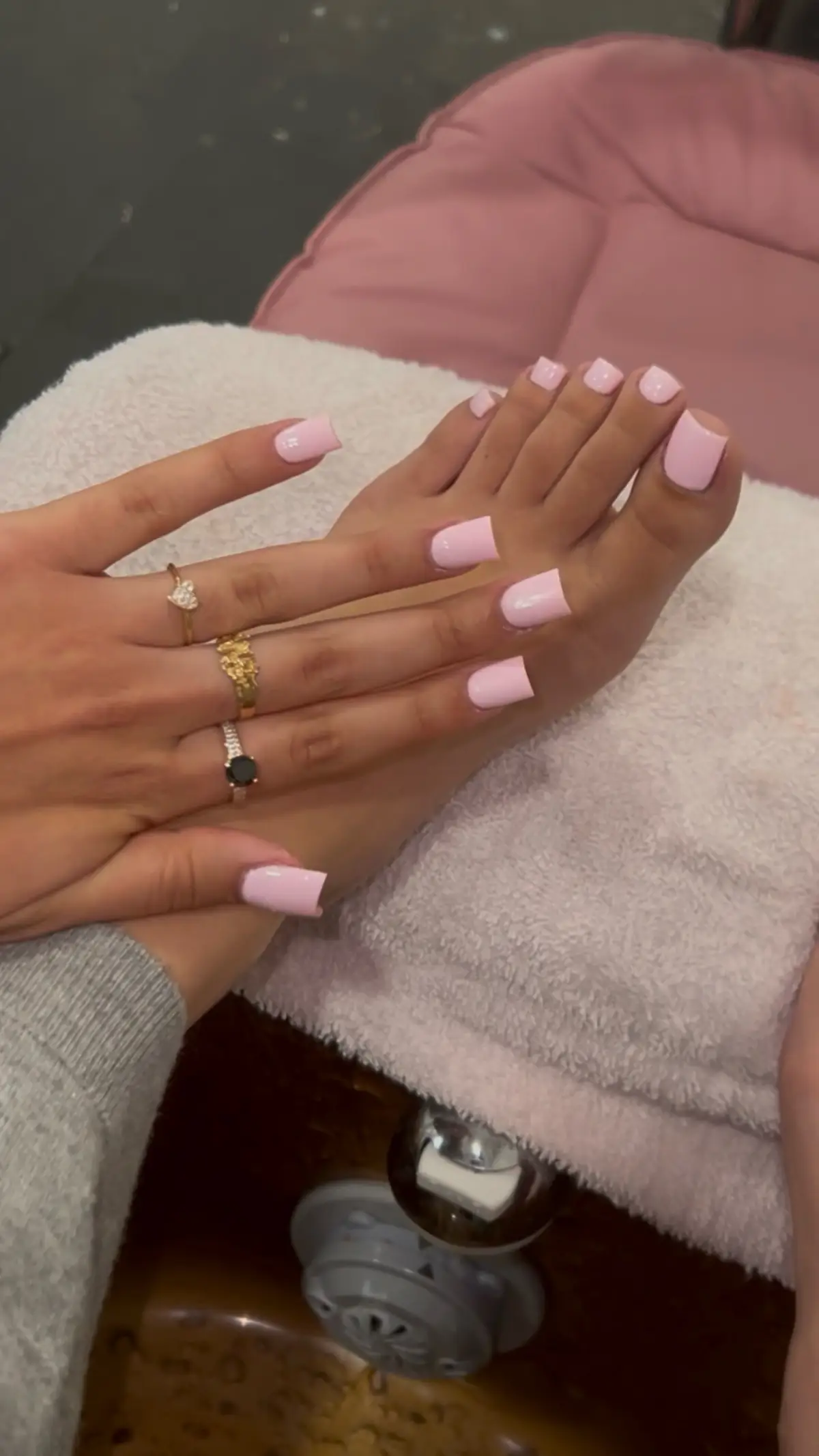 Baby pink toes and nails >> 🙂‍↕️
