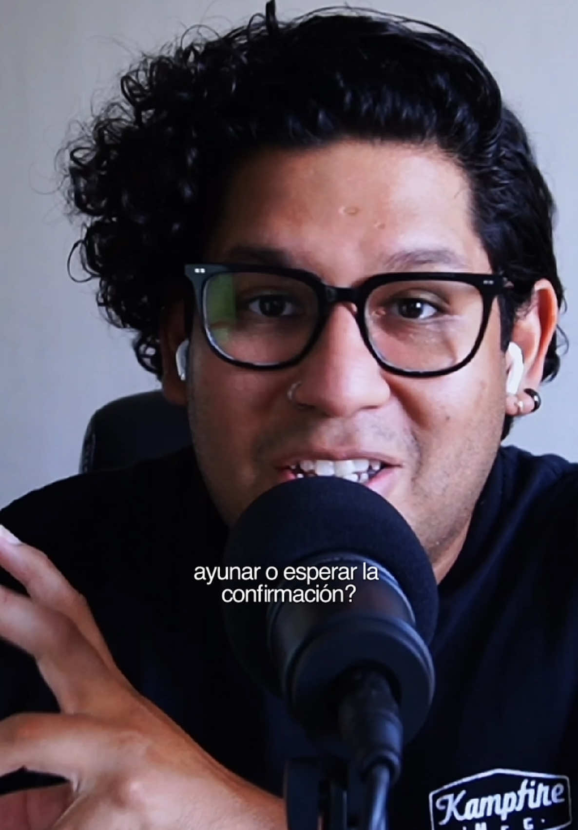 ¿Y si ya sabes lo que Dios te dijo… pero sigues esperando otra confirmación? 👀 No es que falte claridad. Es que tal vez te está ganando el miedo, lo estás sobrepensando o lo que puedan decir los demás te está deteniendo. Este episodio es para ti si has sentido que Dios te habló… pero no te has movido. Ya está en YouTube, Spotify, Apple Podcast y Amazon Music. #UnEmpujónDeFe #CristianosConPropósito #ValidaElLlamado #FePráctica #PodcastCristiano 