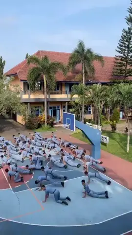 Kegiatan harian  #kelautan #smkn2turen #smkkeren #smkbisa #taruna #smkpelayaran #stmpl #tarunaindonesia #tarunapelayaran #smktaruna #fyp #pushup #apel 
