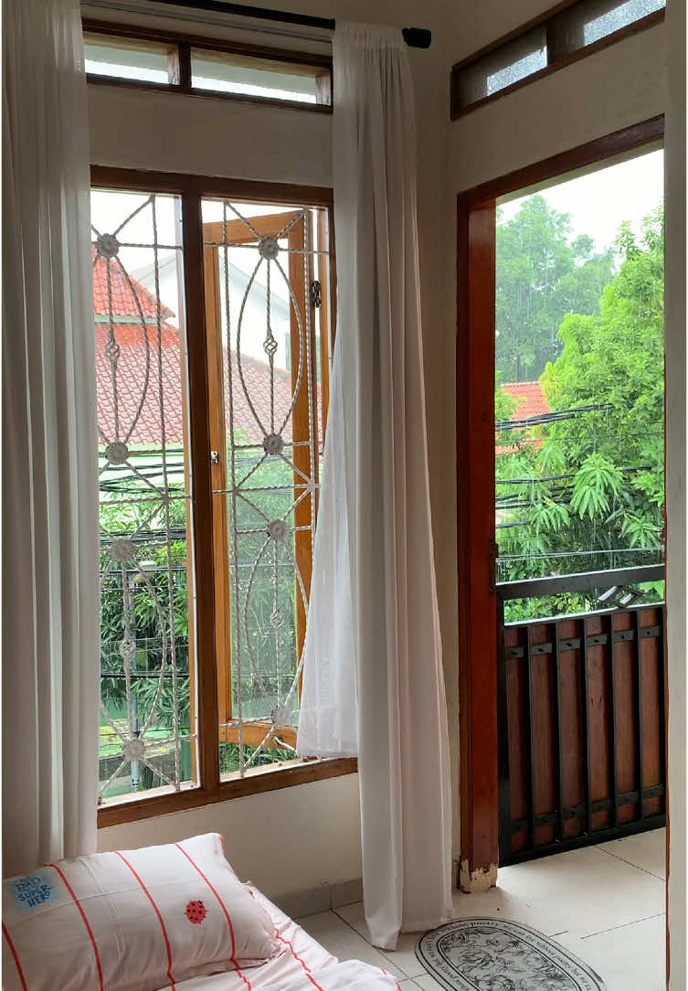 romanticizing a rainy day 🌧️ #bedroom #bedroomdesign #bedroomdecor #kamaraesthetic 