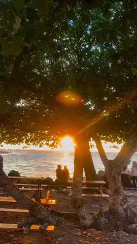 #sunset #sunsetlover #sunsetvibes #sunsets #sunsetbeach #sunsetview #senja #senjasorehari #mataharitenggelam #aceh #acehviral #acehtiktok #laguaceh ##laguacehviral #laguacehviralditiktok #amirahmi #amirahmioffcial #ramlanyahya #ramlanyahyaofficial 