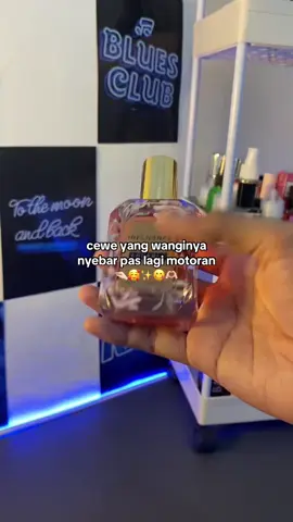Parfum ninggalin jejak wangi tahan lama 😍😍 #parfumwanita #parfumcewek #eaudeparfum #parfumnonalkohol #parfumninggalinjejak 