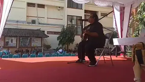 iseng scroll arsip video lama nggak sengaja ketemu video ini waktu masih menjadi mahasiswa pendidikan bahasa Bali universitas Hindu i Gusti Bagus Denpasar. #slank #slankers #slankersindonesia #mahasiswa #ihdndenpasar #tiktok 