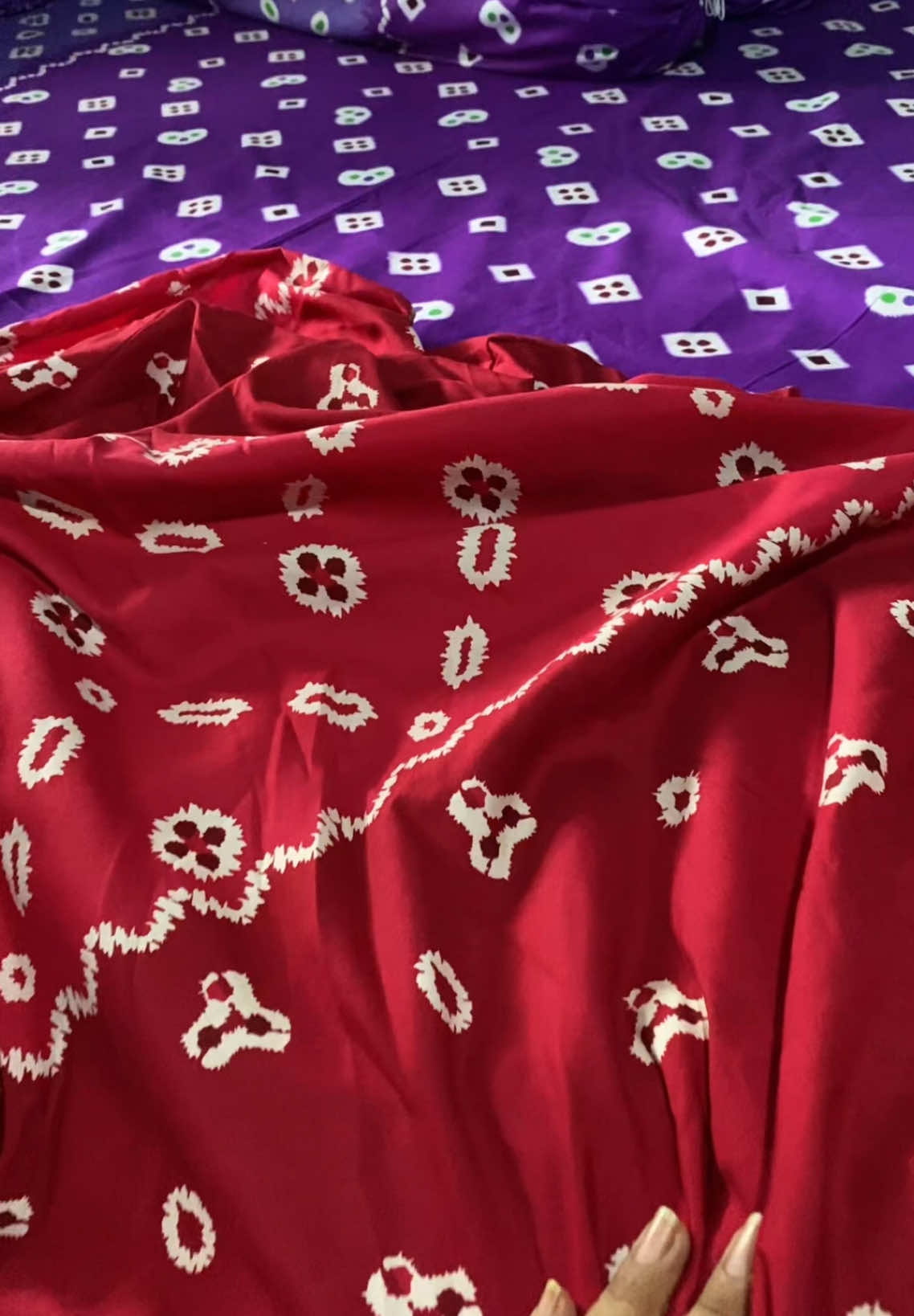 Warna Lilac nya Manis ya bunda... katun Jumputan halus adem ga berpasir #spreijumputan #jumputan #sprei #spreimotif #spreijumbo #spreimurah #spreiaesthetic 