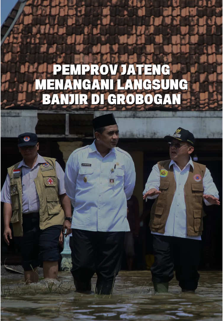 Meninjau Langsung, Mendengar Langsung Wakil Gubernur Jawa Tengah @tajyasinmz meninjau banjir di Desa Tanggirejo, Grobogan. Banjir terjadi usai jebolnya tanggul Sungai Kliteh dan Renggong sepanjang 15 meter akibat hujan deras. Ratusan rumah dan 252 hektar lahan pertanian terdampak. Sebagian warga mengungsi, terutama lansia, ibu-ibu, dan anak-anak. Kami pastikan logistik, layanan kesehatan, dan dapur umum tersedia. Tim gabungan di lapangan terus bekerja memperkuat tanggul, menyedot genangan, dan menyalurkan bantuan. Ke depan, Pemprov akan menormalisasi aliran sungai dan menyiapkan sistem peringatan dini. Satgas Sungai juga terus diperkuat sebagai garda terdepan pengawasan. #ngopeninglakoni #ahmadluthfi #tajyasin @Ahmad Luthfi @Humas Jateng @Pemkab Grobogan 
