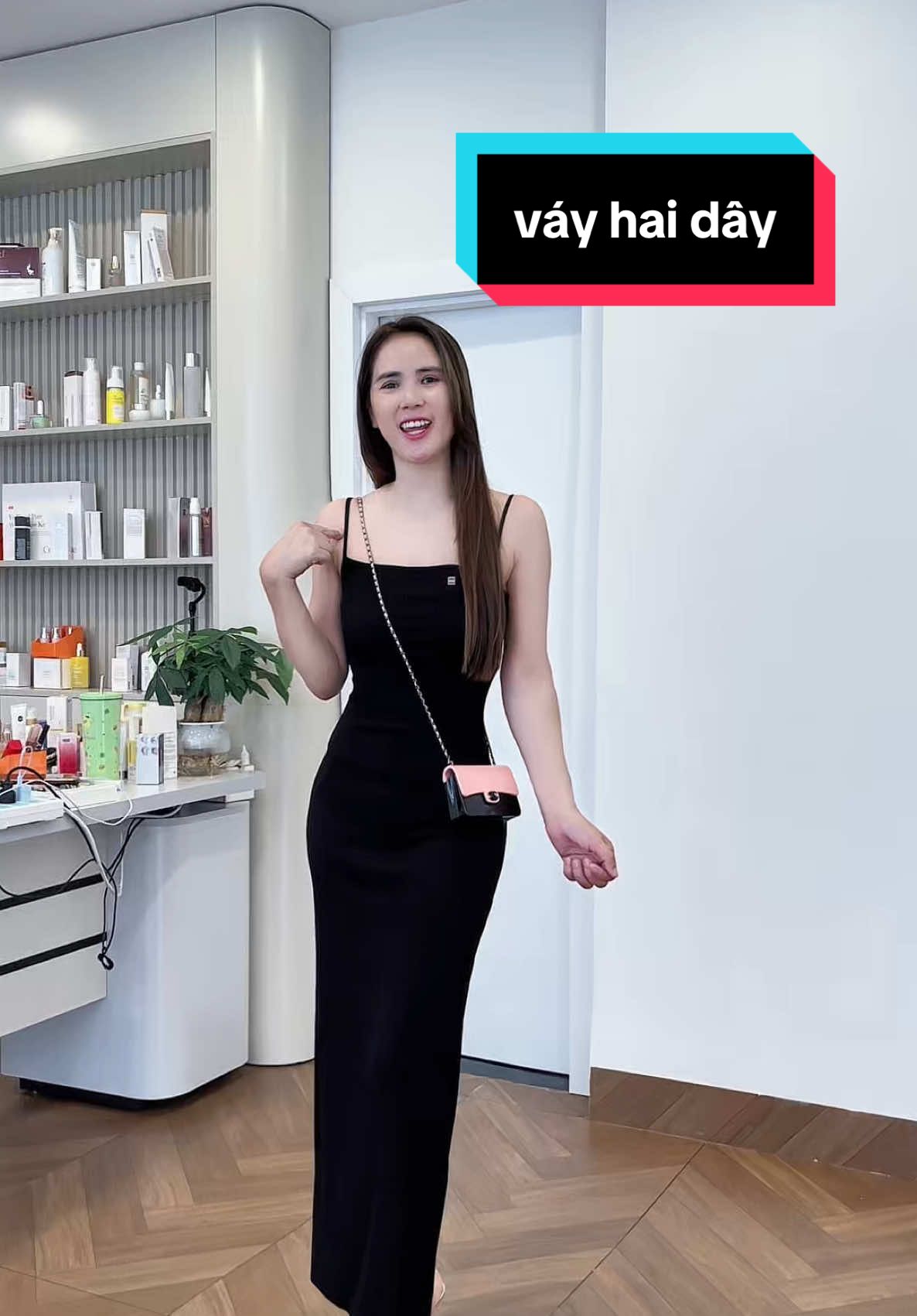váy hai dây ôm fom ôm dáng, chất mặc thoải mái mà mà rẻ. #vayhaiday #vaybody #vaybodycuctondang #viralvideo #xuhuongtiktok 