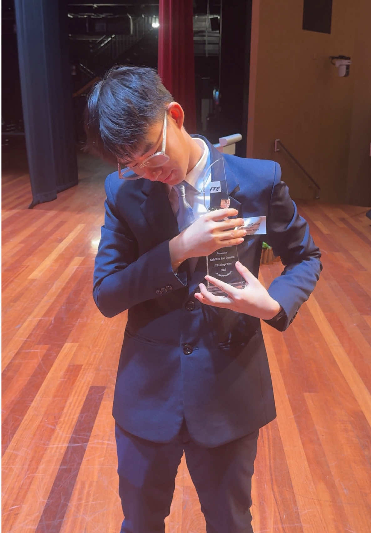 Meet Damien Koh, proud recipient of the Lee Kuan Yew Model Student Award 2025 at today’s Student Achievers' Awards. A compassionate leader shaped by life’s challenges, Damien’s time at ITE marked a turning point—where he found his voice, took on the role of President of the ACE Club, and led impactful community outreach initiatives. #iteproud #LKYModelStudentAward #StudentAchievers2025 #FromTheHeart #ITEPride