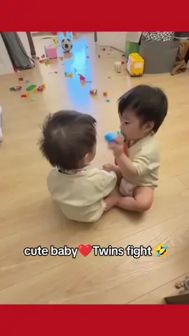 cute baby😂 twins fight🤣😂#cutebaby #babiesvideo #babyvideos #twinsfight #funnyvideos #funnyvideos😂 #usa🇺🇸 #unitedstates #newyork #unfrezzmyaccount #viralvideo #viraltiktok 