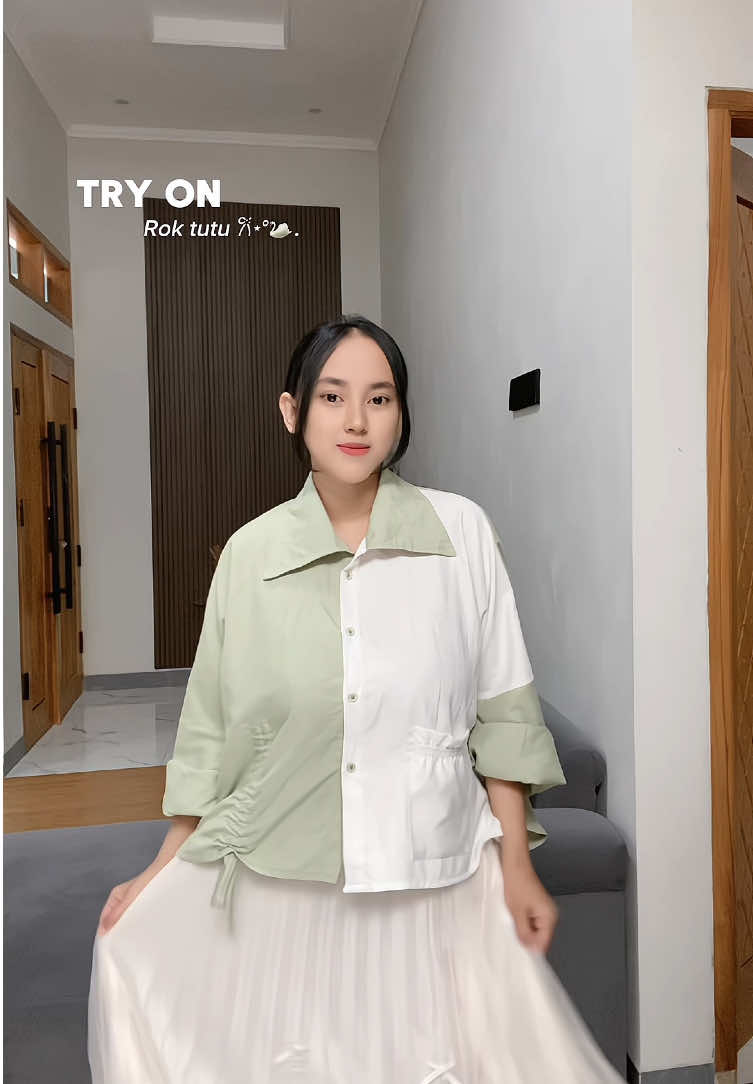 Cantik bgt rok nya 🥹✨ #rok #roktutu #roktimbalbalik 