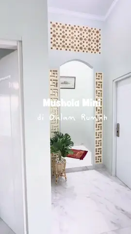 Dulu punya cita-cita klo punya rumah pengen ada mushola mini atau mihrab. Alhamdulillah skrng mihrab ada di rumahku, meskipun kecil tapi ada berkah bisa dijadikan tempat ibadah🤍  Linen spray 👉🏻@Delisha Home  Bunga artificial dan pot rotan 👉🏻@Delisha Home  #mihrab #musholarumah #musholaminimalis #dekorasirumah #rumahsederhana #rumahminimalis #homedecor 