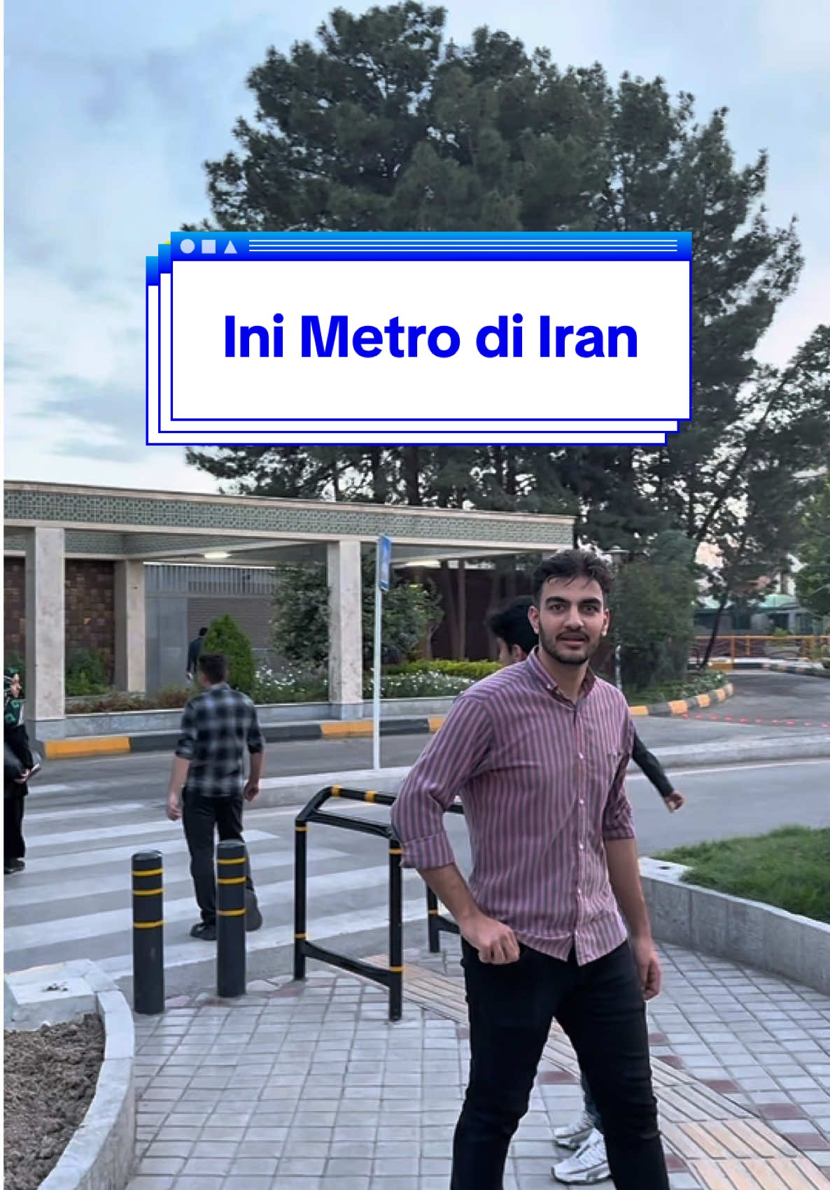 Transportasi umum di Iran tuh underrated banget—terutama metro di kota-kota besarnya! 🚇 🟢 Tehran Metro Ini yang paling lengkap dan sibuk. Jaringannya luas banget, bisa bawa kamu hampir ke seluruh penjuru kota. Petunjuknya pakai bahasa Persia dan Inggris, jadi aman buat turis. Plus, ada gerbong khusus perempuan yang bikin nyaman. 🔵 Shiraz Metro Masih berkembang, tapi sudah beroperasi dan bisa jadi pilihan hemat buat menjelajahi kota penyair ini. Cocok buat ke tempat-tempat seperti Terminal Qasr Dasht atau pusat kota. 🟡 Isfahan Metro Layanannya masih terbatas (saat ini Line 1 yang aktif), tapi sangat membantu buat akses dari terminal ke pusat kota atau ke arah selatan. Rutenya bersih, modern, dan tarifnya terjangkau banget. Naik metro di Iran bukan cuma soal efisiensi, tapi juga cara seru untuk melihat kehidupan lokal dari dekat. Jadi, jangan ragu untuk coba naik metro saat traveling ke sini! #ariansahidi #jejakrayyan #trip #iran🇮🇷  #IranTravel #MetroTehran #MetroShiraz #MetroIsfahan #BackpackerMuslim #TipsTravelIran #HalalTrip #MuslimTraveler
