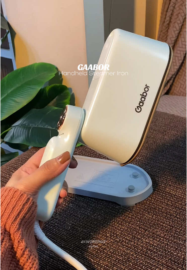2in1 handheld steamer iron from @Gaabor Philippines ~! Mapapadali na nga ang pagpapaplantsa ng mga damit sa steam iron na toh, very handy and easy to use!  #gaaborph #gaaborsteamiron #steameriron #steamiron #handheldironsteamer 