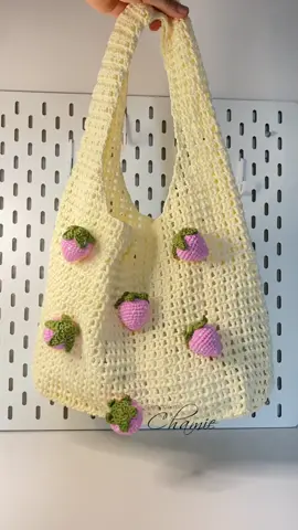 Túi tote gắn dâu cute xỉu #crochet #moclen #handmade #crochetbag #tuixachlen #xuhuong 