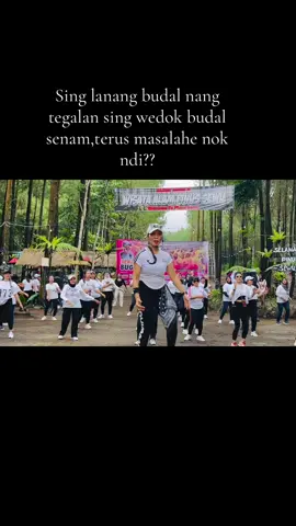 Senam e yo mek 1,5 jam bayare yo gur 10 seminggu ping 2 utowo 3,rokokmu iku lho sedino piro,gae penyakit gk eman gae sehat kok eman dadi wong lanang ojo medit” bro @yoyokwahyu 