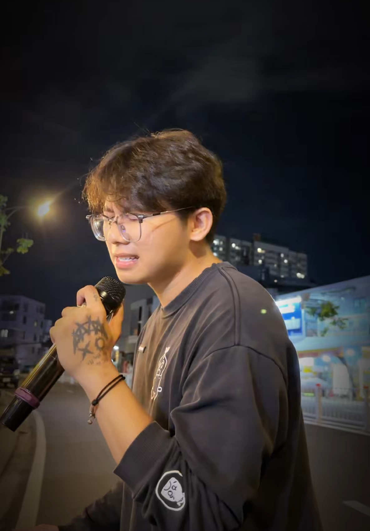 Người mang cho anh tổn thương anh vẫn yêu vẫn không than van một lời… #thienhathaykhong #thienng1811 #nhachaymoingay #capcut #cover 