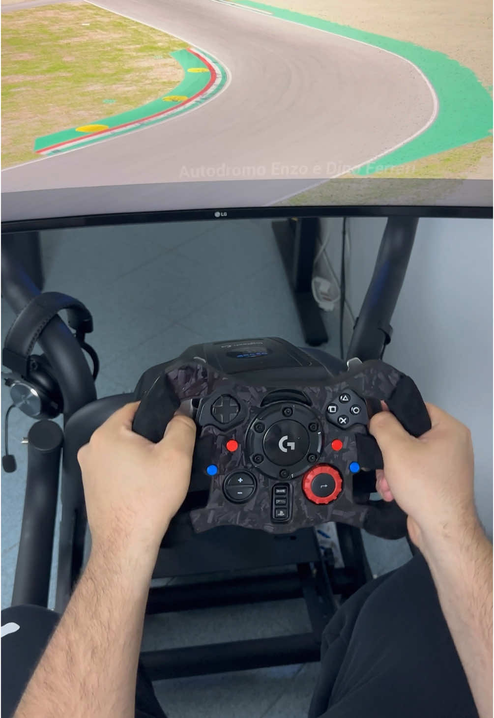 Unboxing 📦 + quick install 🛠️ of our F1 Mod for Logitech #G29 & #G923 🏎️ Also available for #G920 — and in 10+ colors & finishes 🎨 Check them out on our site! 🔗 #logitechg29 #f1 #simracing #iracing #grd3d #fyp #formula1 #assettocorsa #unboxingvideo 