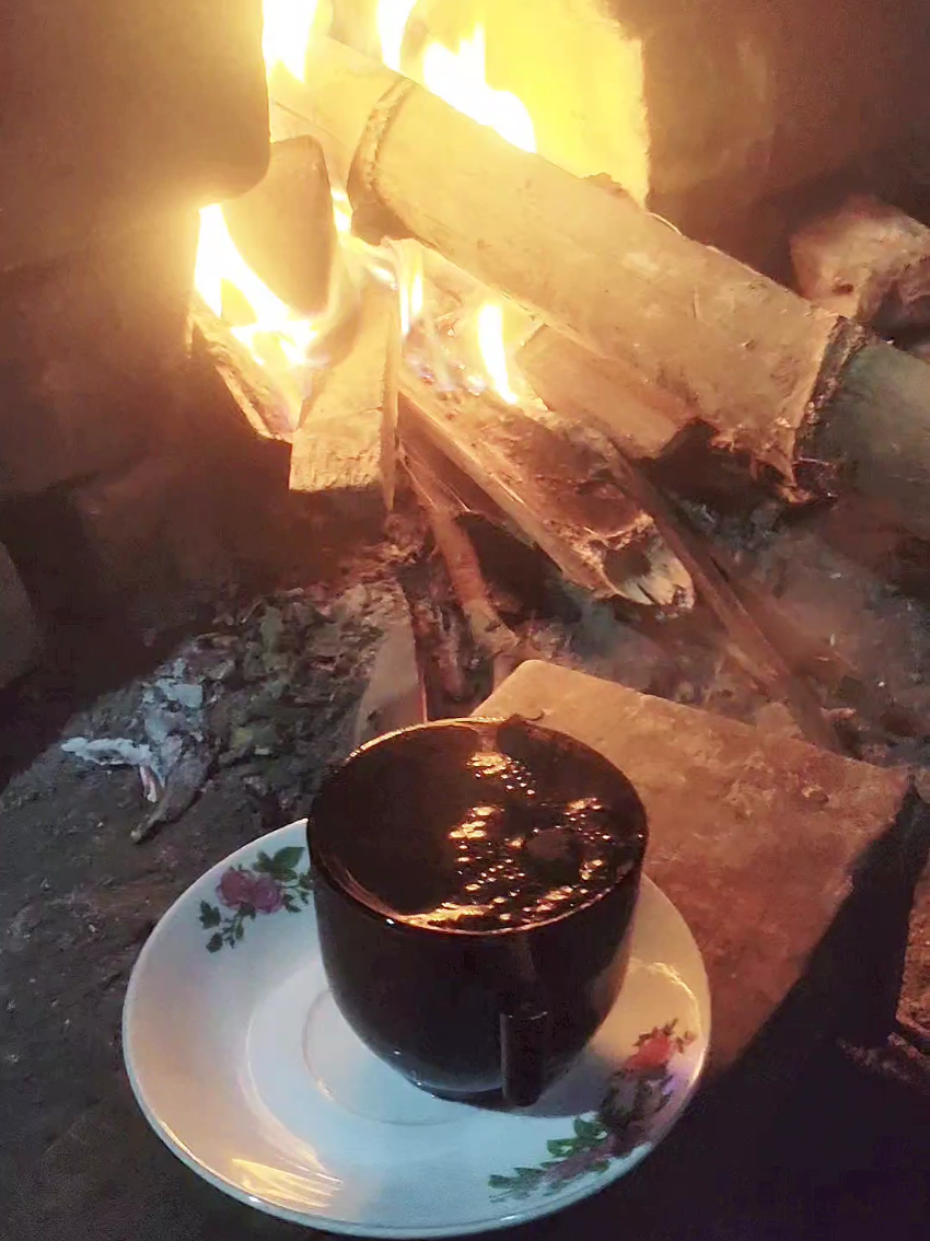 selamat malam kawan, kopinya dah siap #ngopisantuy #kopihitam #kopi #ngopibosss☕☕☕ #pawon 